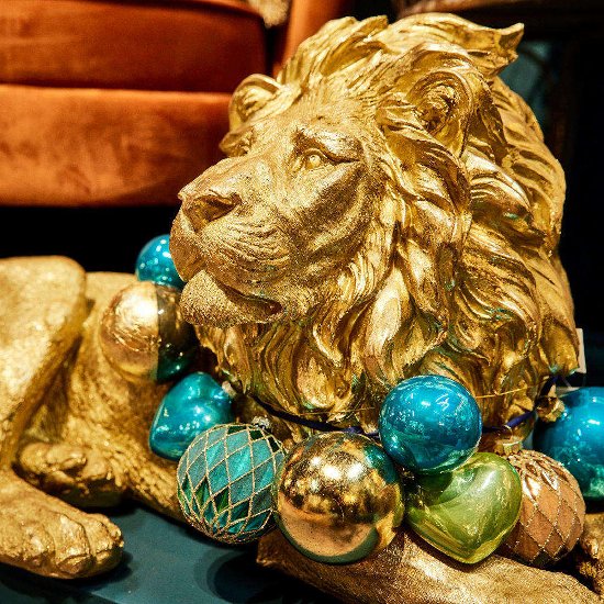 Lion Mufaso, lying, gold
