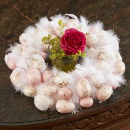 Easter decoration wreath, pink/cream