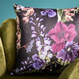 Cushion w. floral design